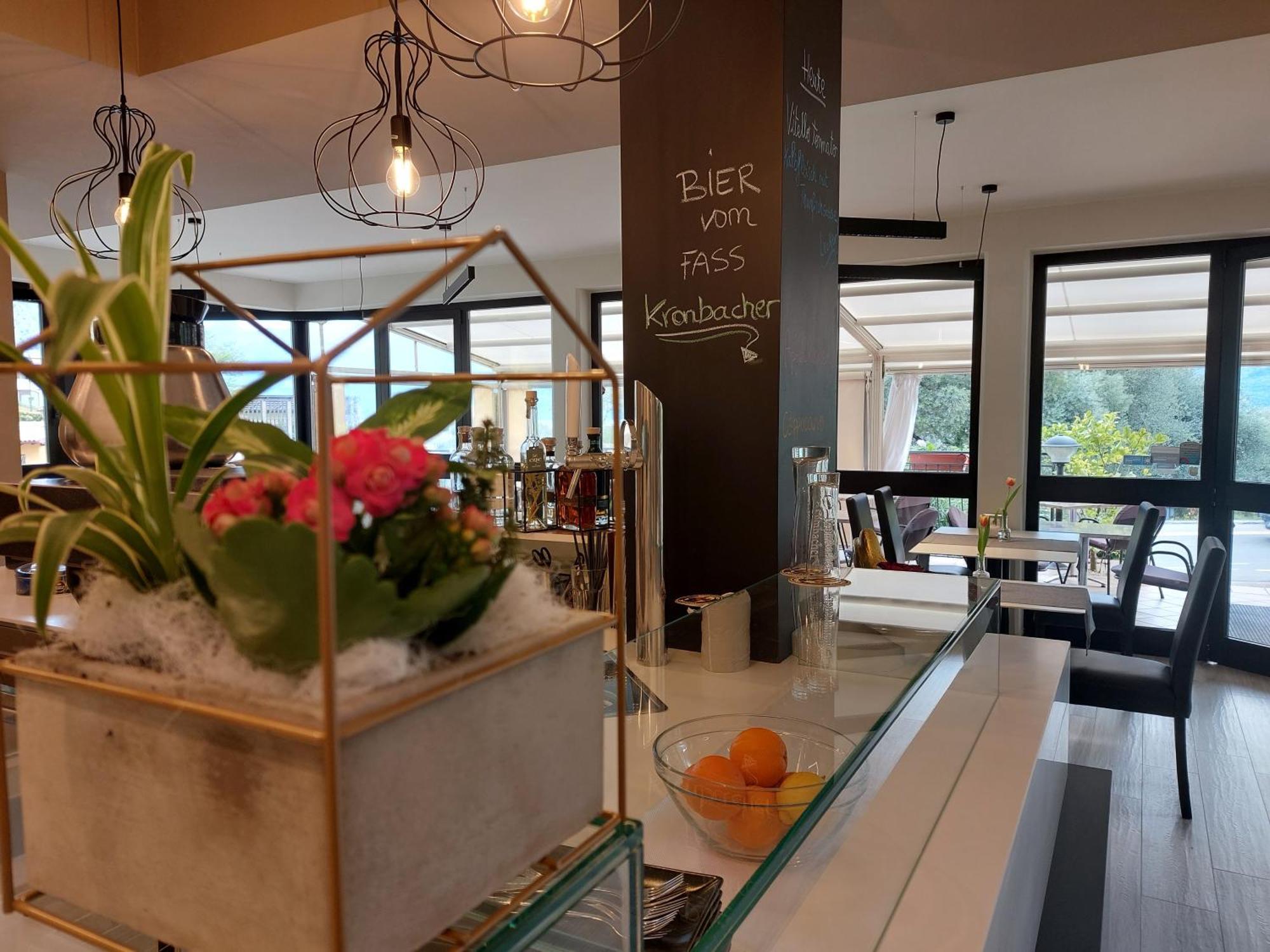 Hotel Villa Grazia Лимоне сул Гарда Екстериор снимка